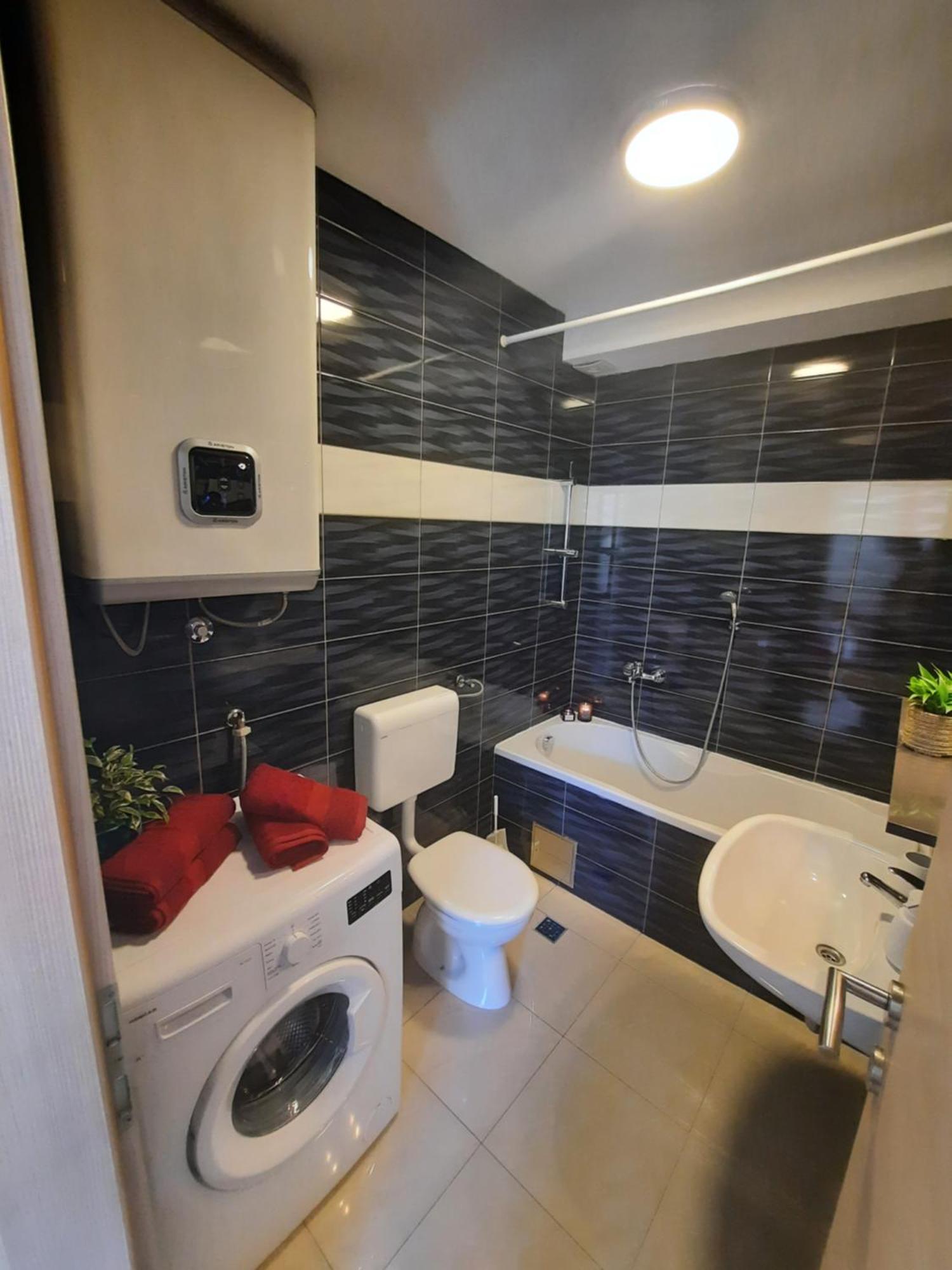 Apartments Ivan Makarska Bagian luar foto